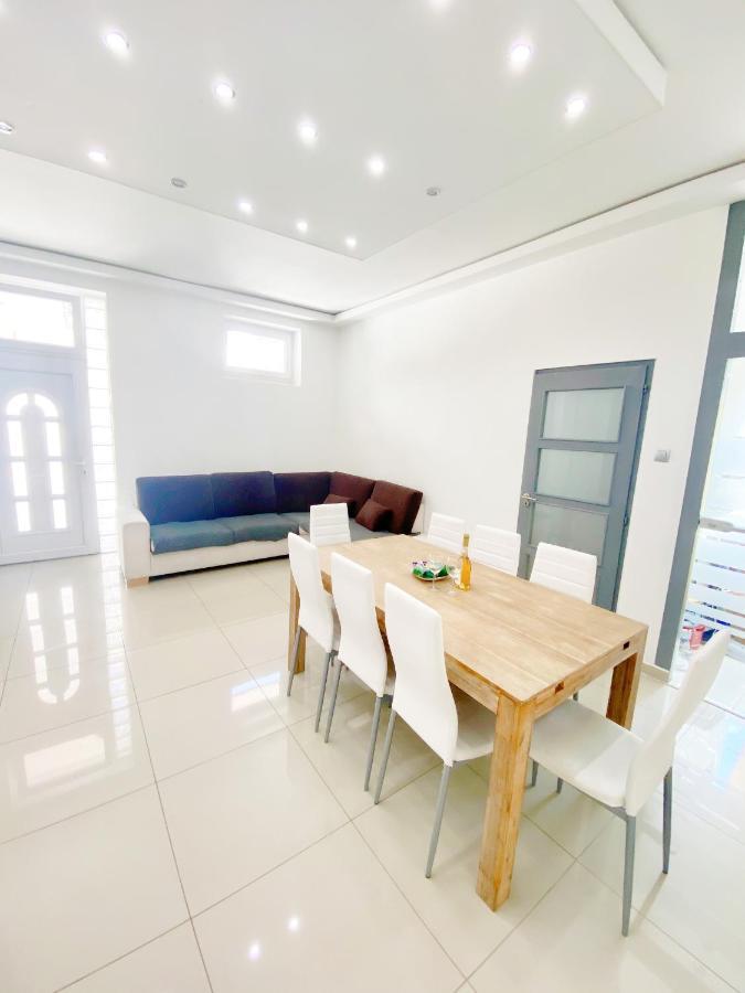 Luxury Apartment In The Centre Ac Parking Garden Budapest Bagian luar foto