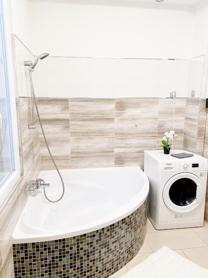 Luxury Apartment In The Centre Ac Parking Garden Budapest Bagian luar foto