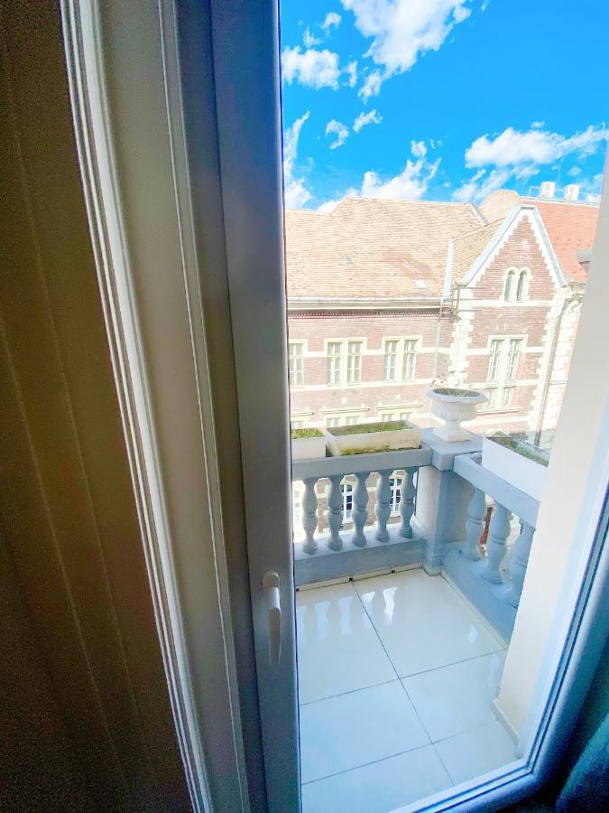 Luxury Apartment In The Centre Ac Parking Garden Budapest Bagian luar foto