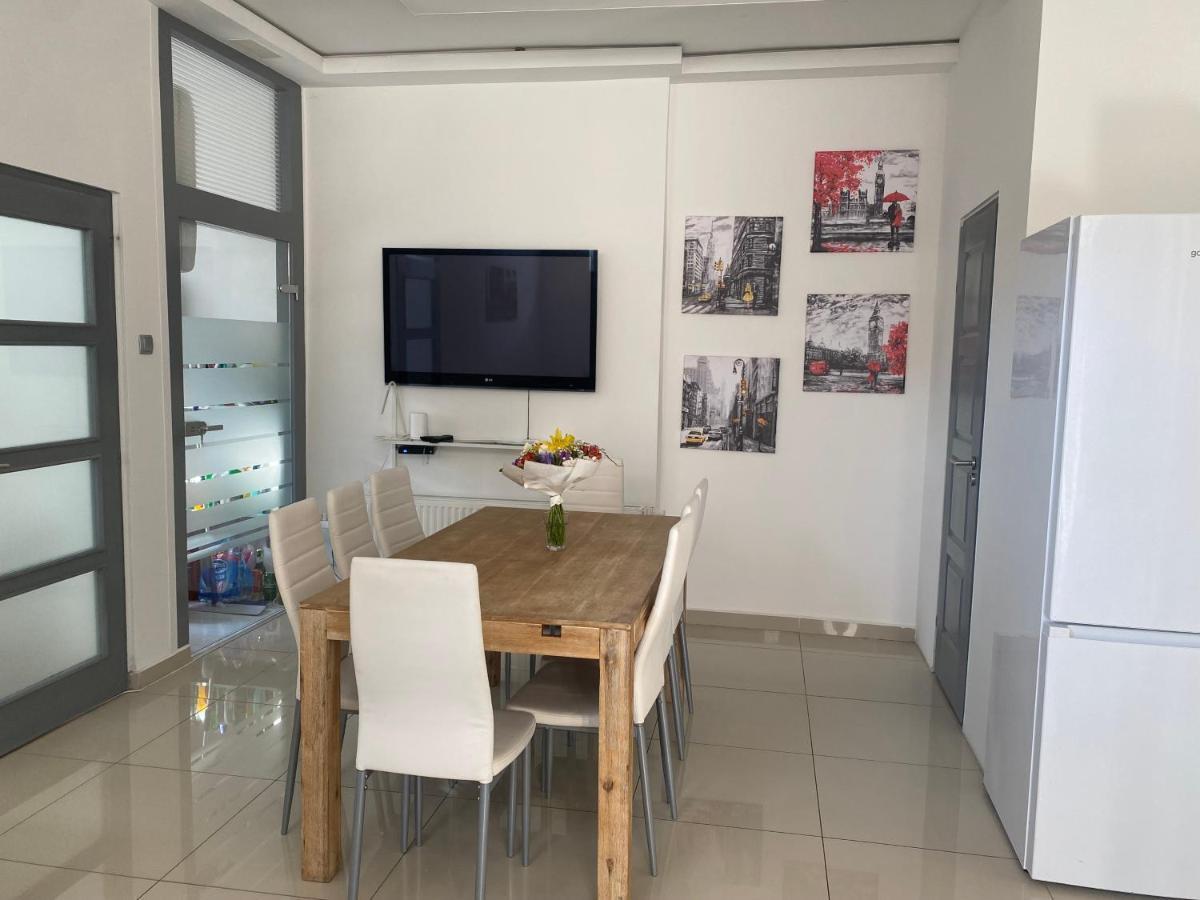 Luxury Apartment In The Centre Ac Parking Garden Budapest Bagian luar foto